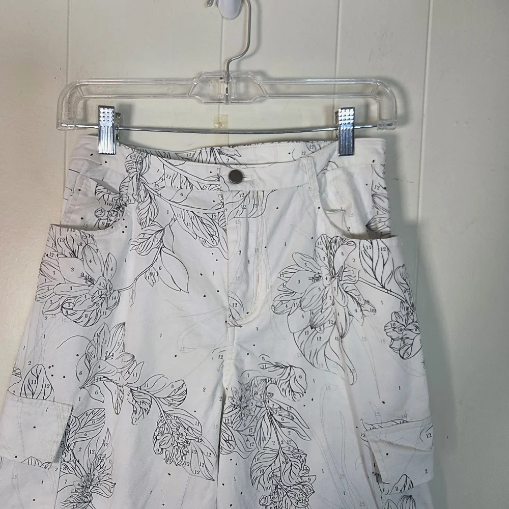 The Kit White Cotton Wide Leg Cargo Botanical Paint-By-Number Pants Sz 26